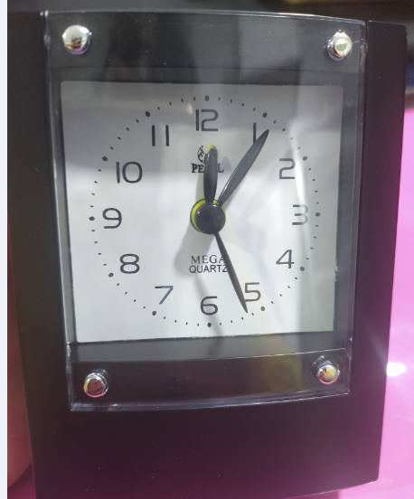 পার্ল ট্র্যাভেলিং অ্যালার্ম ক্লক